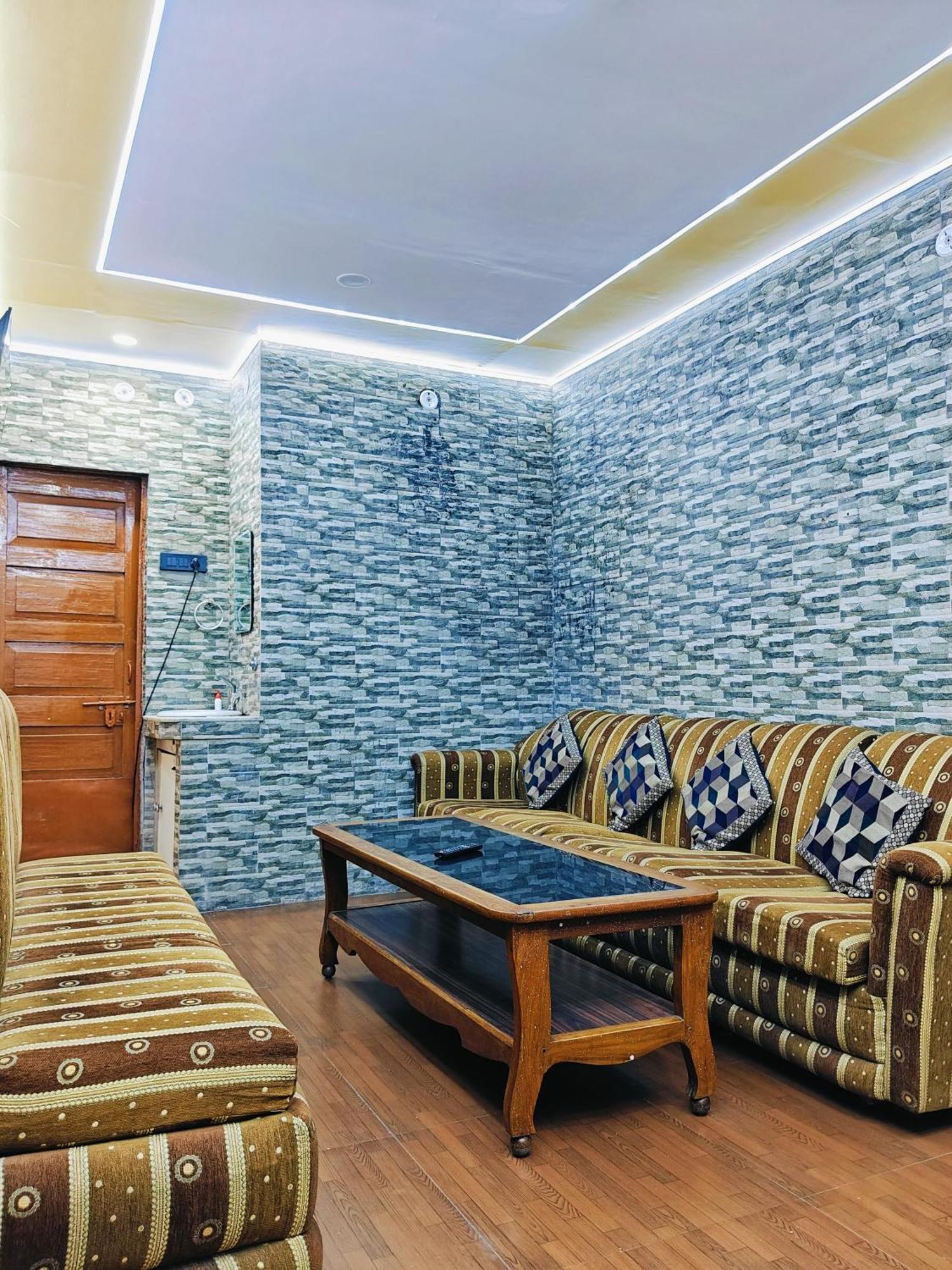 Kiara Home Stays Varanasi Esterno foto